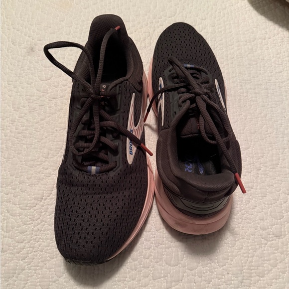 Brooks Women's Grey and Pink Athletic Shoes - Picture 4 of 7